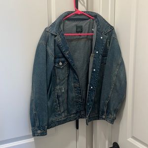 OVERSIZED JEAN JACKET